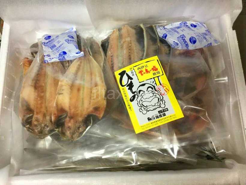 西伊豆町「ひもの三昧」の箱を開けたところ