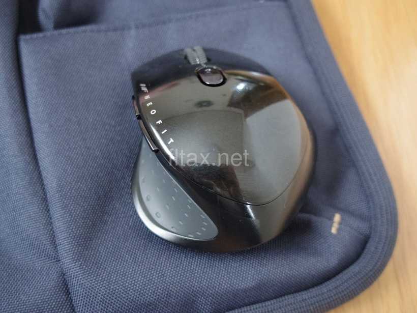 コクヨ BIZRACK バッグインバッグ カハ-BRB135DBの右下のフラップポケットとマウスの比較