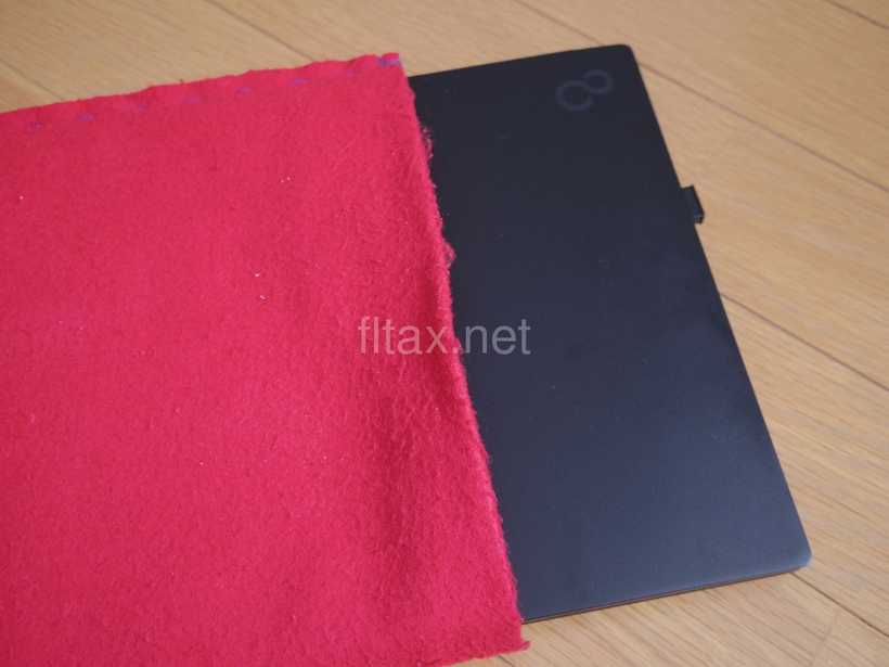 100均フェルトで自作したPCケースとFMV LIFEBOOK WU4/H1