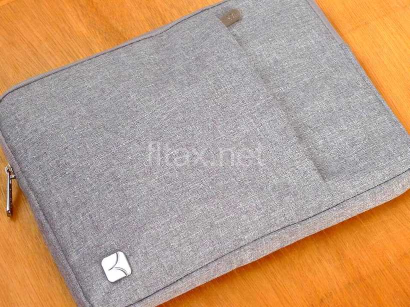 YOGA BOOK用に買ったケース