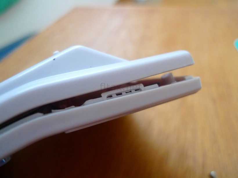 カシオ計算機MW-10ETの裏蓋のツメ