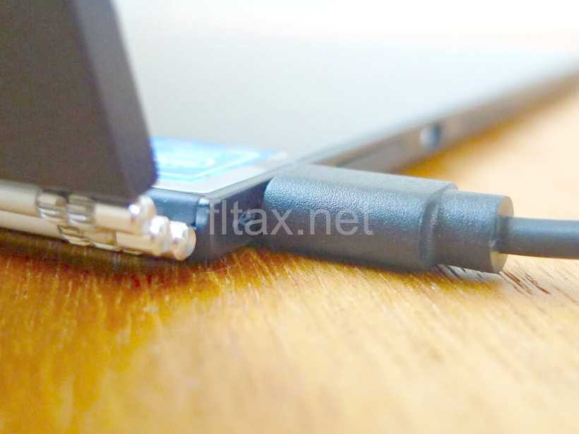 YOGA BOOKと100均のmicroUSB変換アダプター