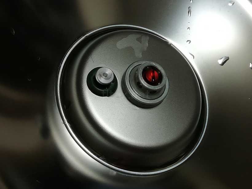 ビタクラフト圧力鍋の蓋の裏側